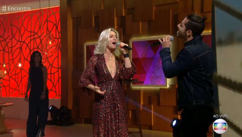 Letícia Spiller cantou com Dienes no Encontro