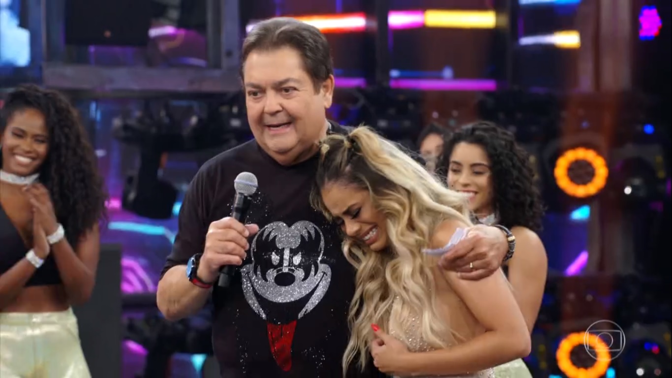Lexa no Domingao do Faustao