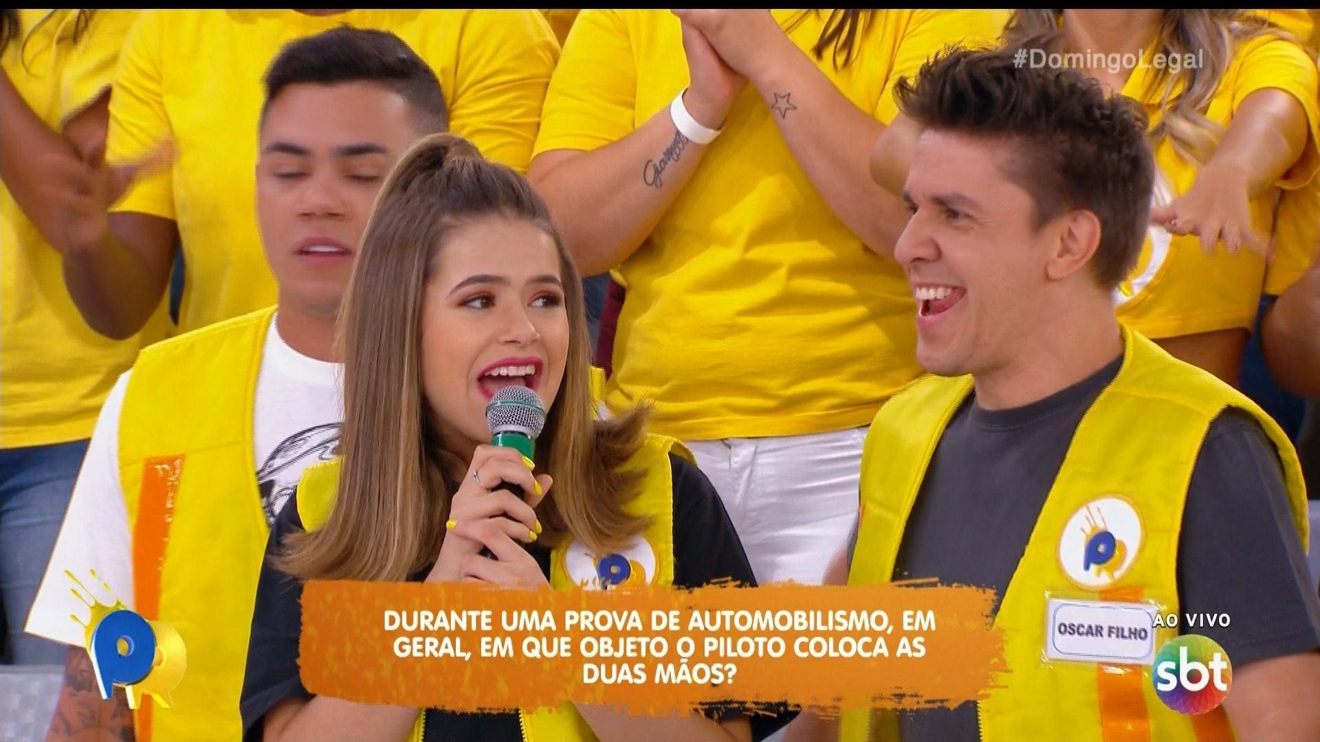 Maisa Silva e Oscar Filho no Domingo Legal