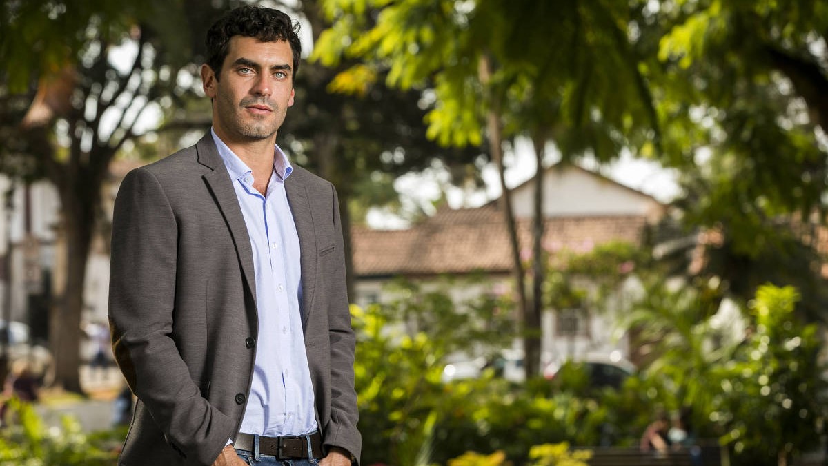 Nikolas Antunes como Marcelo em Espelho da Vida
