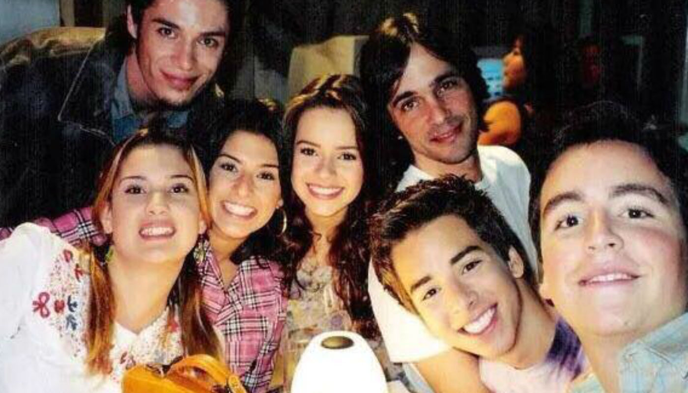 Parte do elenco do seriado Sandy & Junior