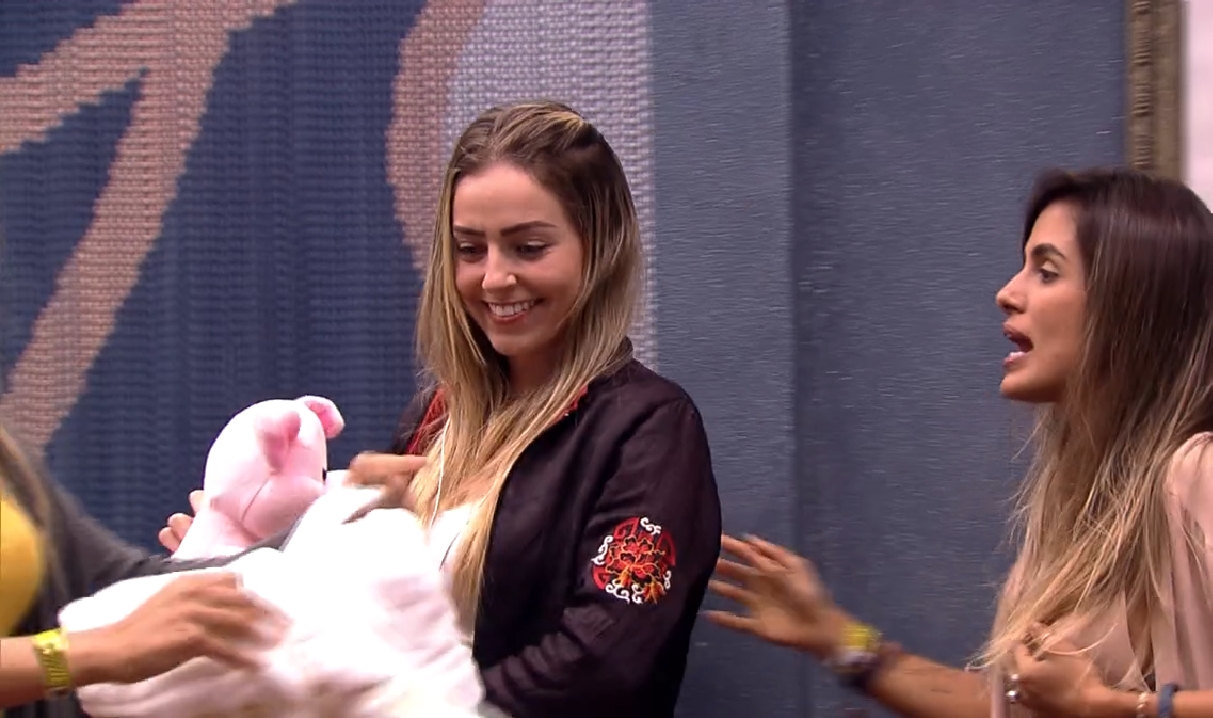 Paula no Quarto do Líder BBB19