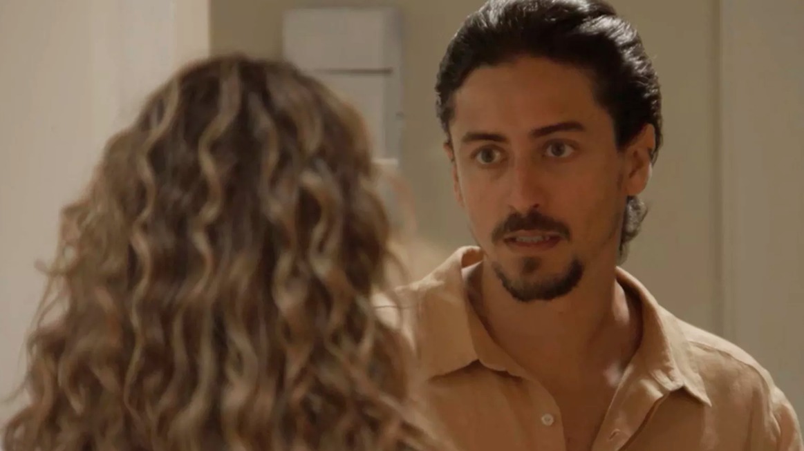 Jerônimo (Jesuíta Barbosa) e Manuzita (Isabelle Drummond) em Verão 90