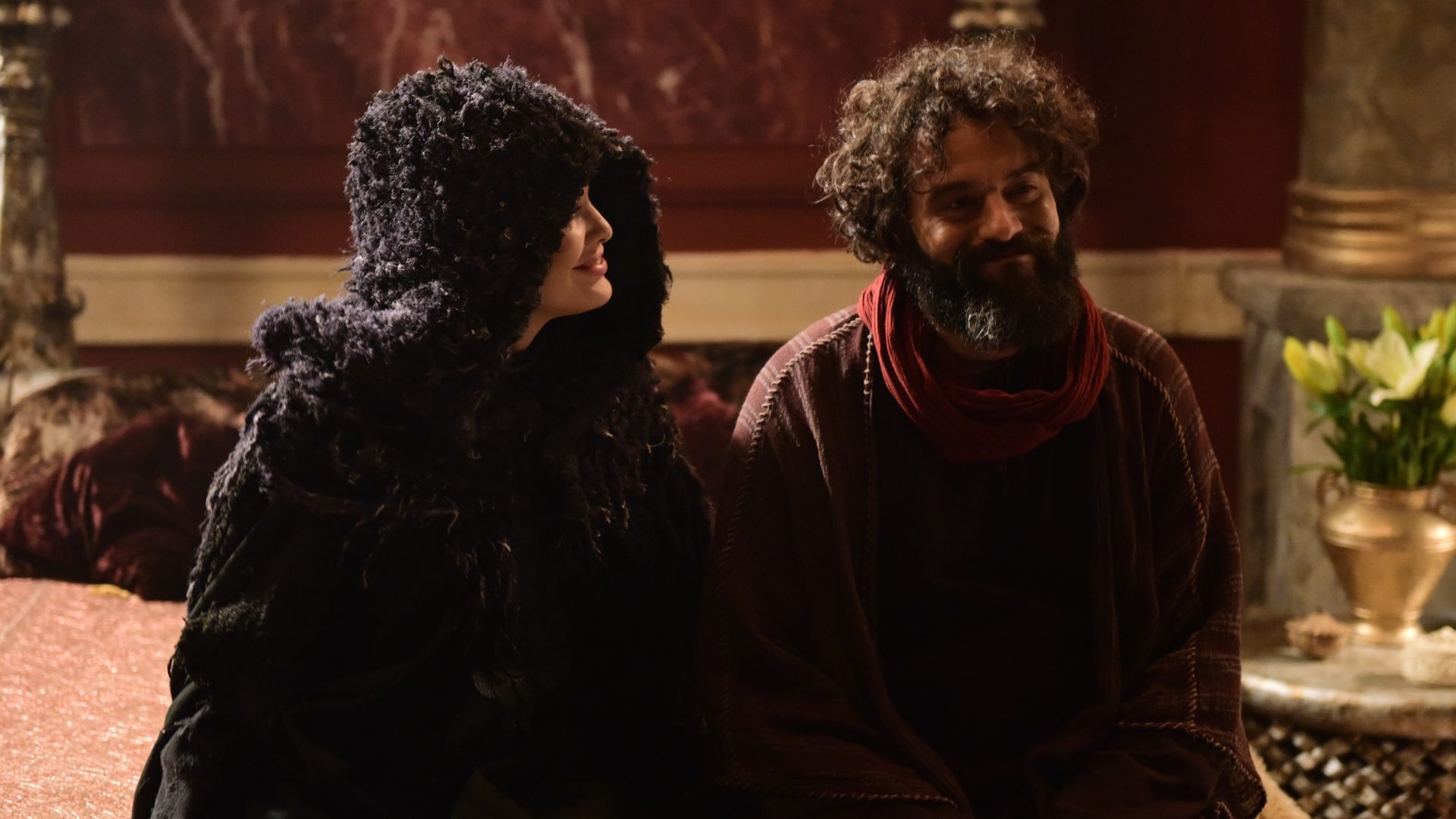 Satanás (Mayana Moura) e Judas (Guilherme Winter) em Jesus