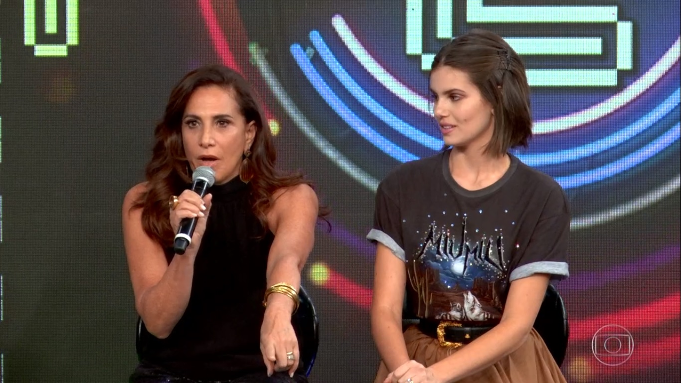 Totia Meireles e Camila Queiroz no Domingão do Faustão