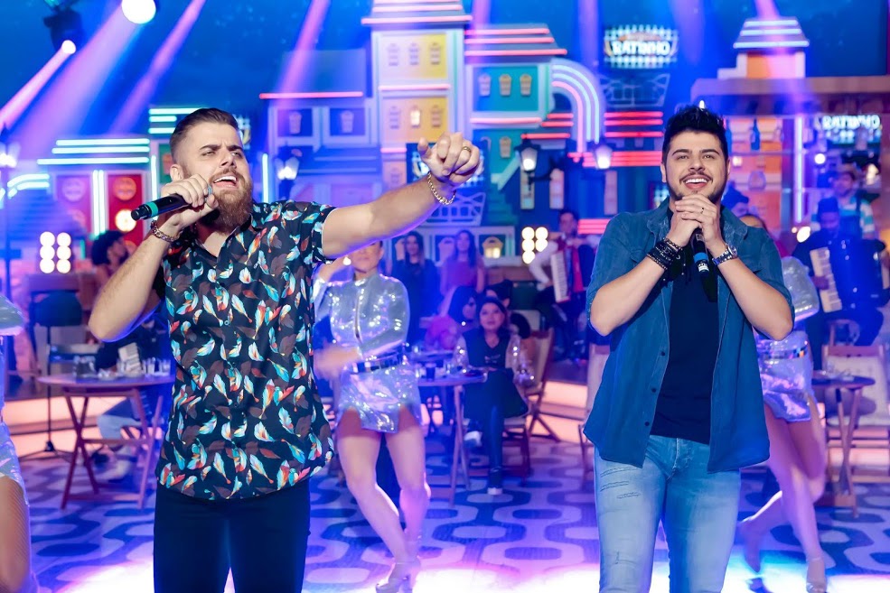 Zé Neto e Cristiano no palco do Boteco do Ratinho