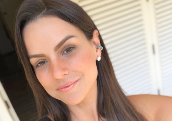 A ex-panicat Carol Dias entrou com um processo contra a Band