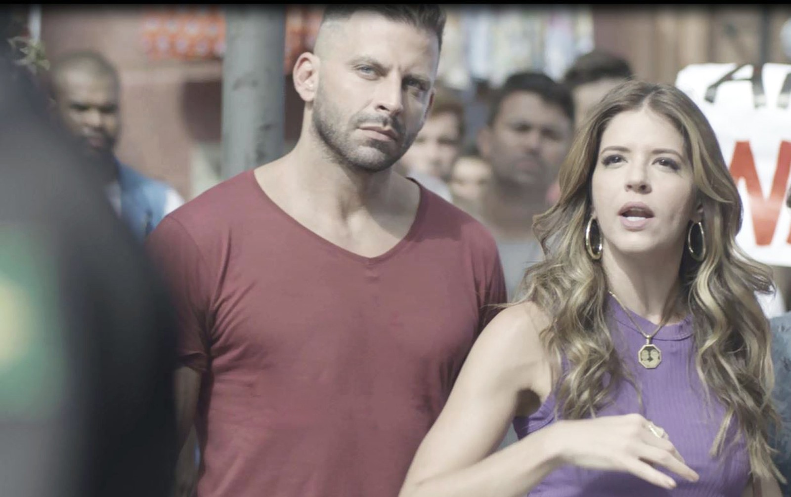 Carla (Mariana Santos) e Madureira (Henri Castelli) em Malhação