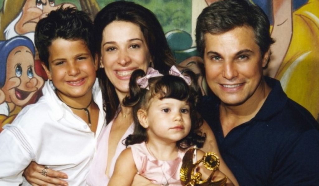 Claudia Raia, Edson Celulari e os filhos quando ainda eram pequenos