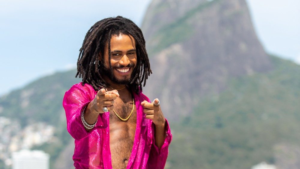Ícaro Silva vive Ticiano em Verão 90 (Divulgação / Globo)