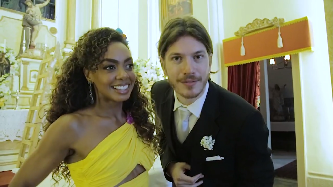 Dandara Mariana e Caio Paduan como Dandara e Quinzinho de Verão 90