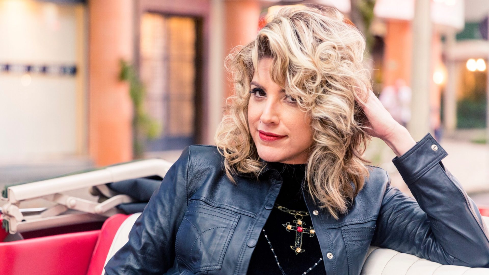 Danni Carlos interpreta a estrela internacional La Donna em Verão 90