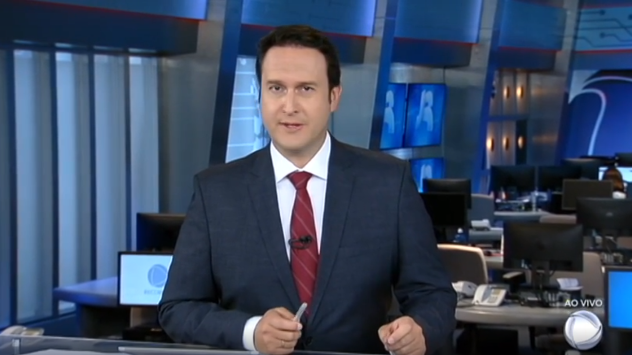 Eduardo Ribeiro apresentando Jornal da Record