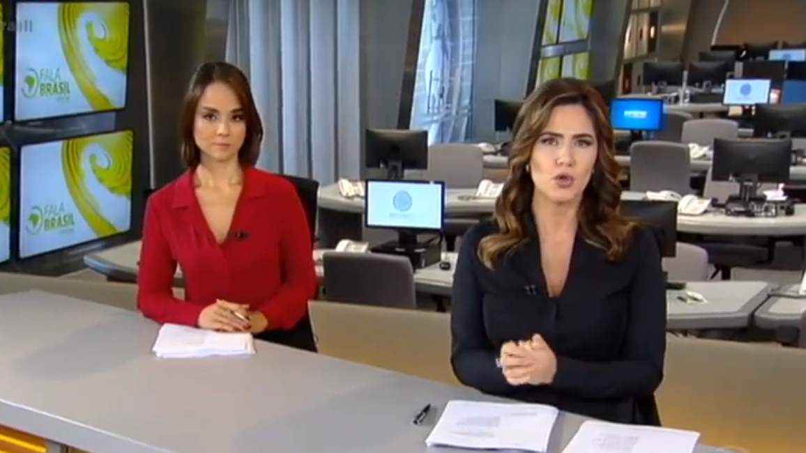 Larissa Alvarenga e Lidiane Shayuri na bancada do jornal Fala Brasil Especial