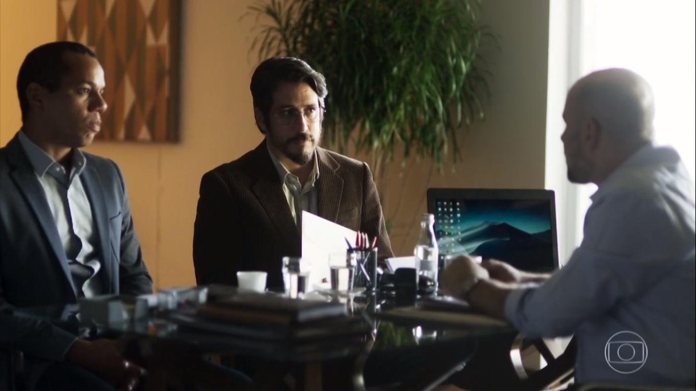 Faruq (Eduardo Mossri) em Órfãos da Terra