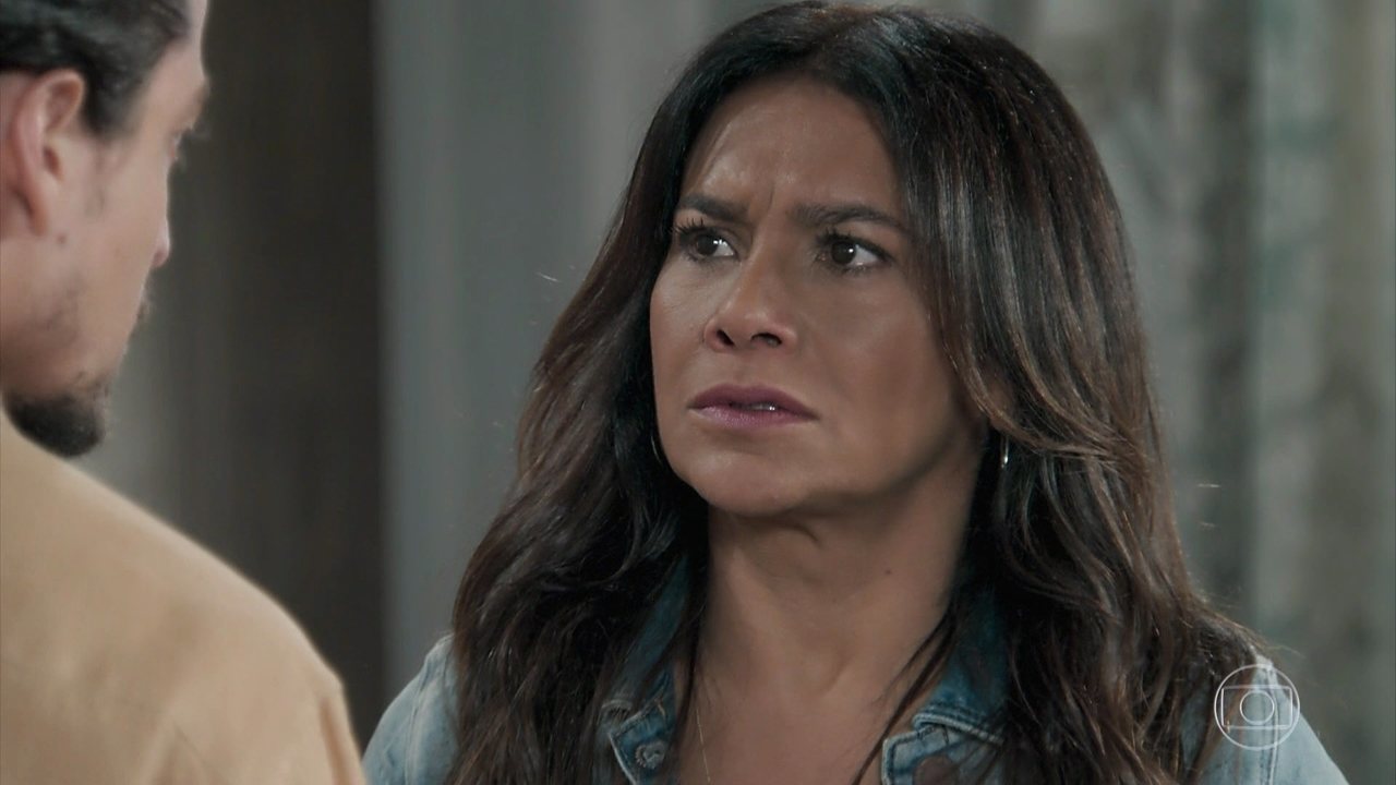Jerônimo (Jesuíta Barbosa) e Janaína (Dira Paes) em Verão 90