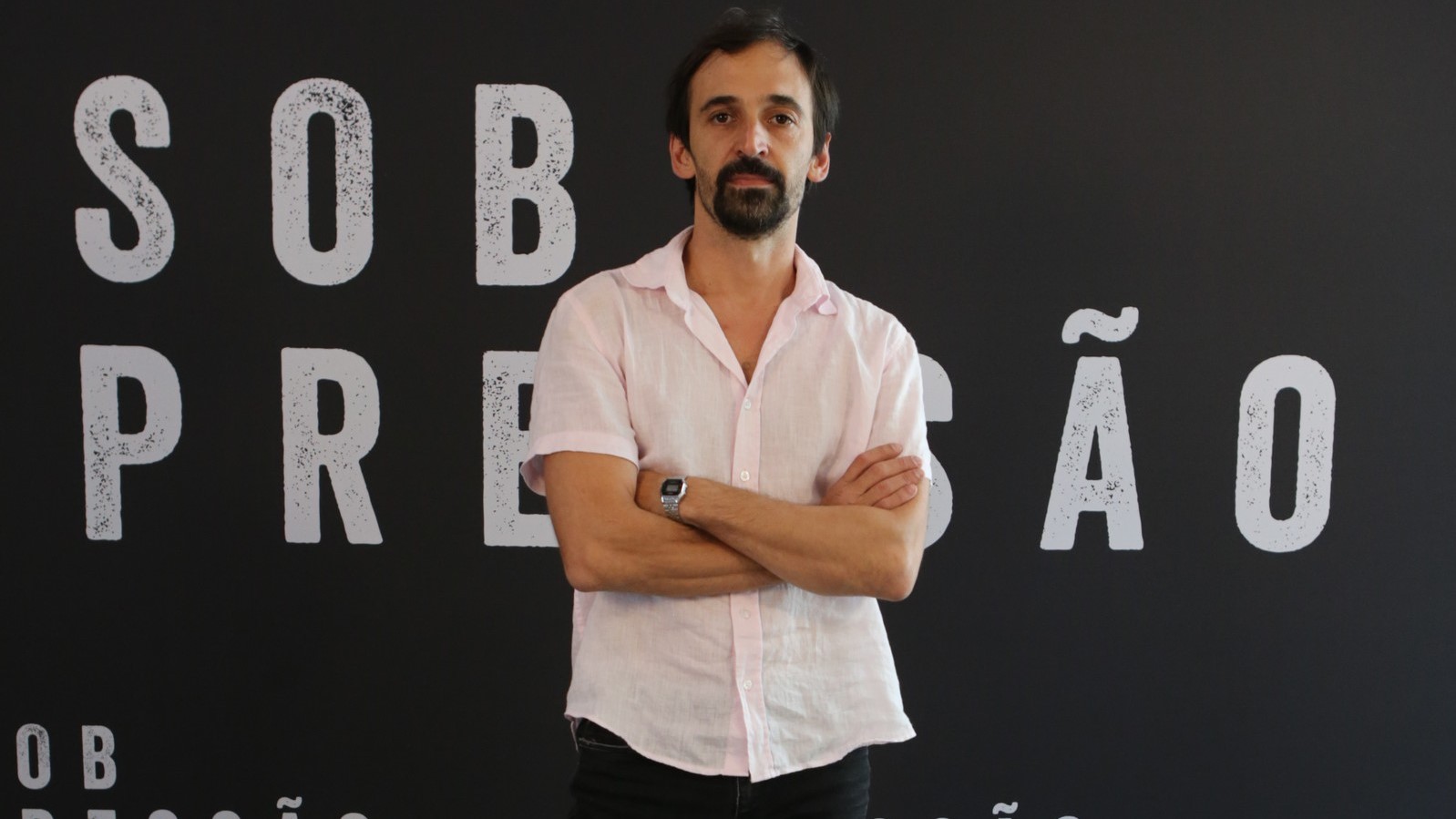 Julio Andrade no lançamento da terceira temporada de Sob Pressão
