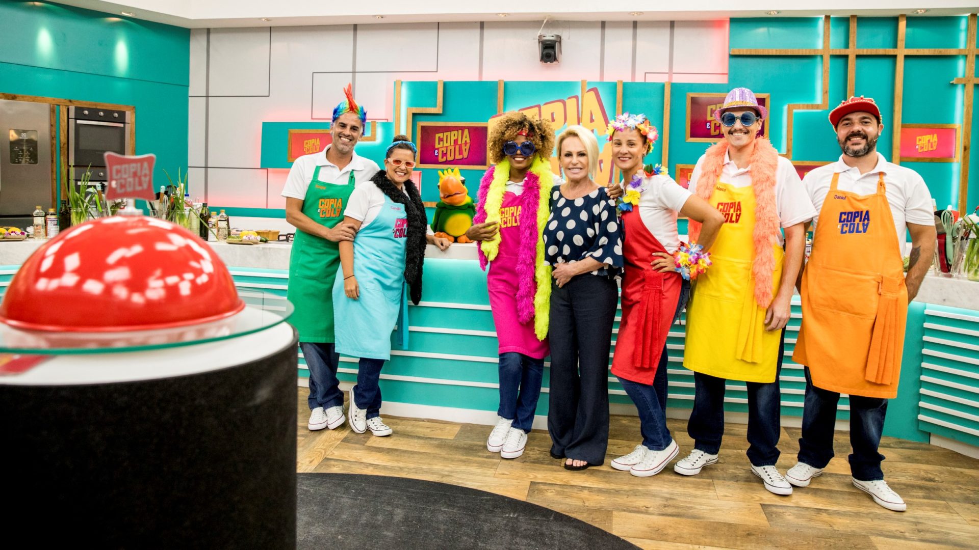 Ana Maria Braga e Louro José com os participantes do Copia e Cola