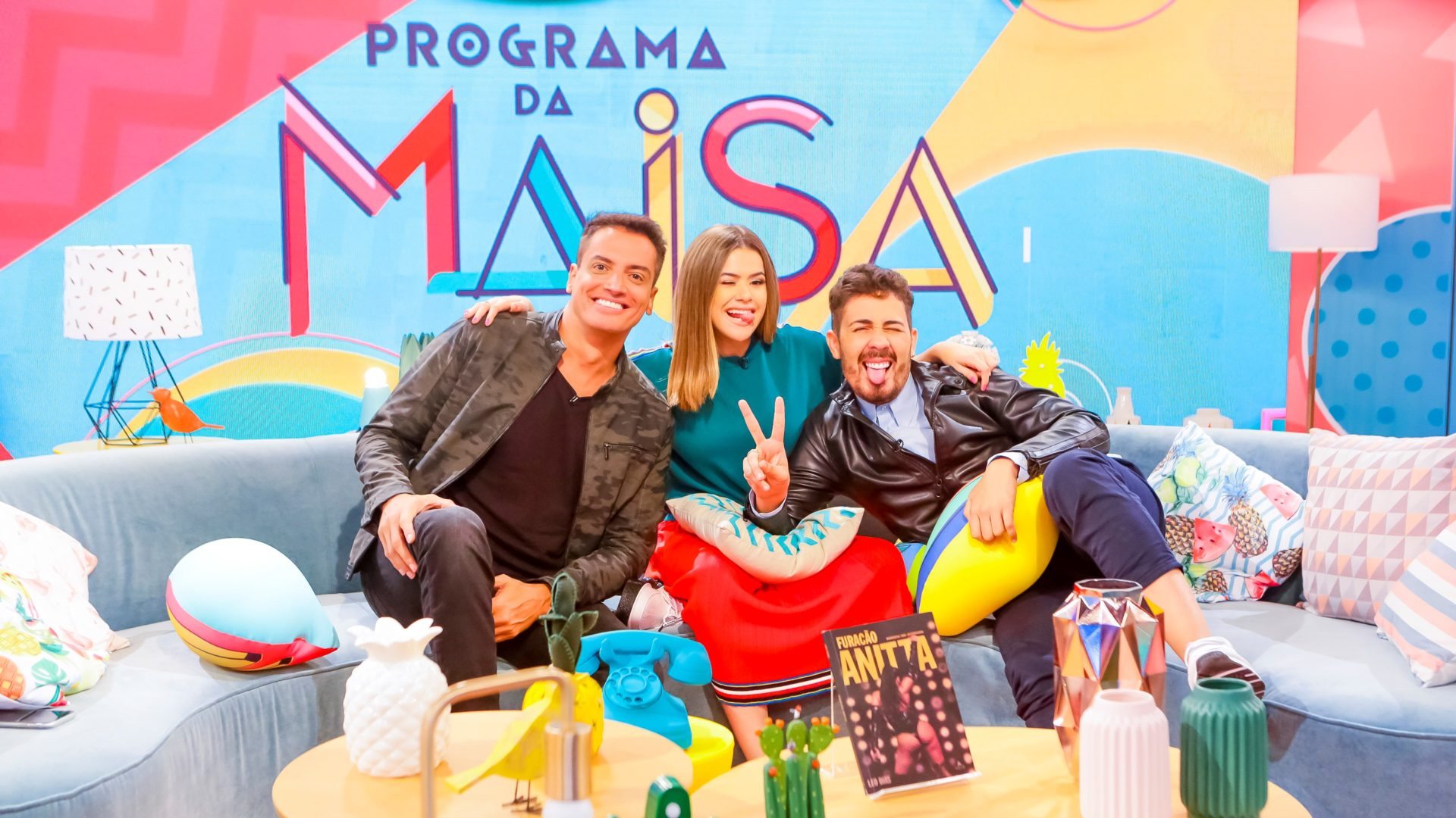 Leo Dias, Maisa Silva e Carlinhos Maia no palco do Programa da Maisa