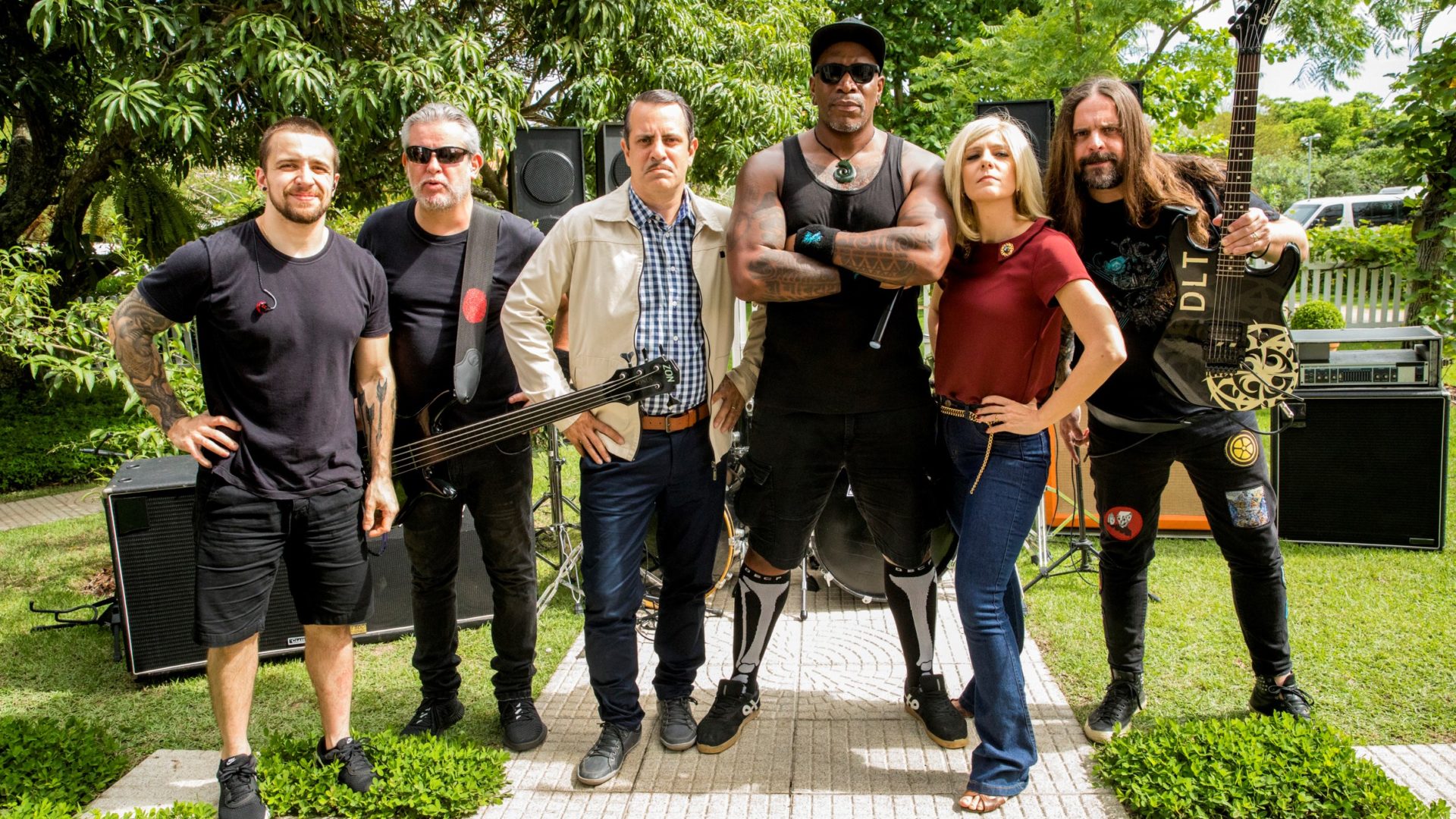 Os pais (Mauricio Rizzo e Georgiana Góes) com a banda Sepultura