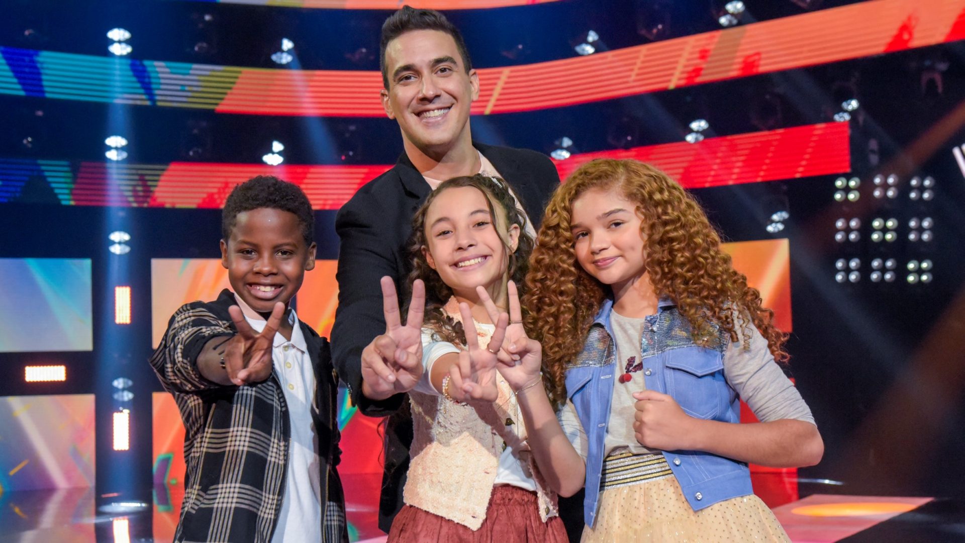 Andre Marques com os finalistas Raylla Araújo, Jeremias Reis e Luiza Barbosa