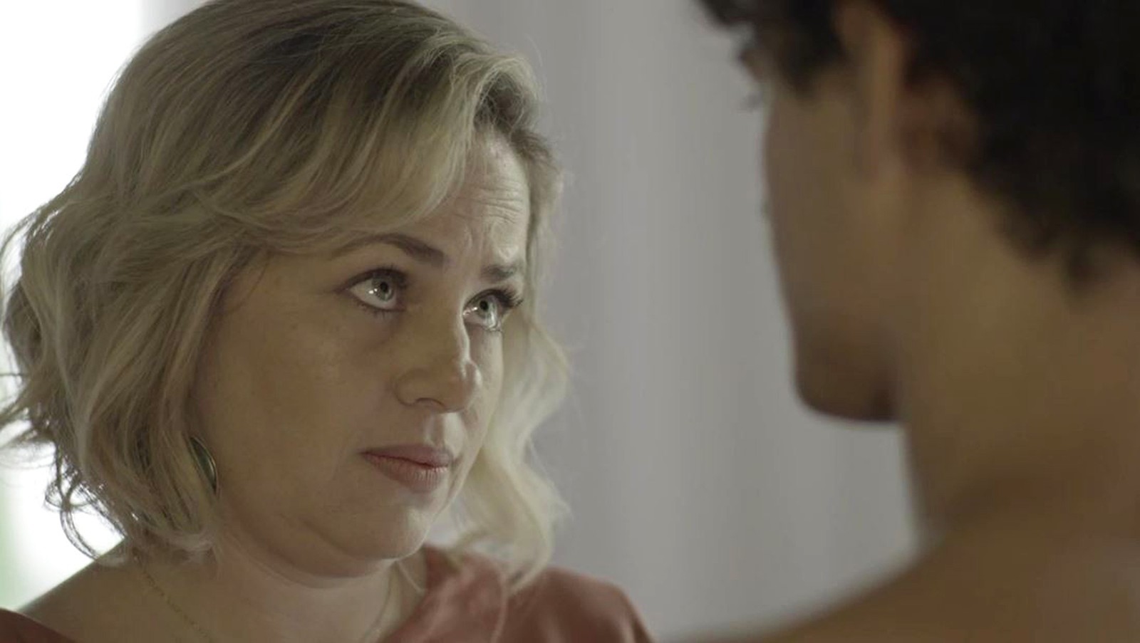 Regina (Karine Teles) e Guga (Pedro Alves) em Malhação