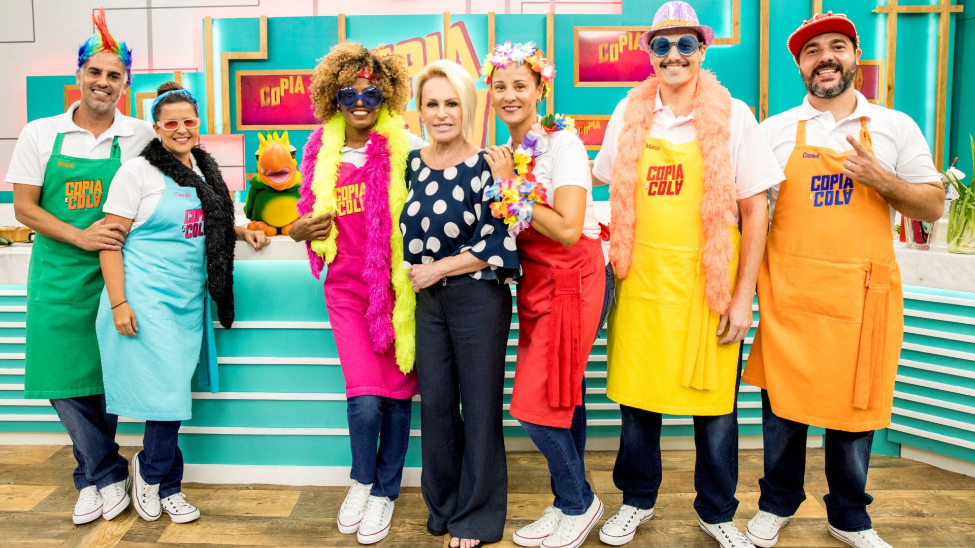 Ana Maria Braga e Louro José com os participantes do Copia e Cola