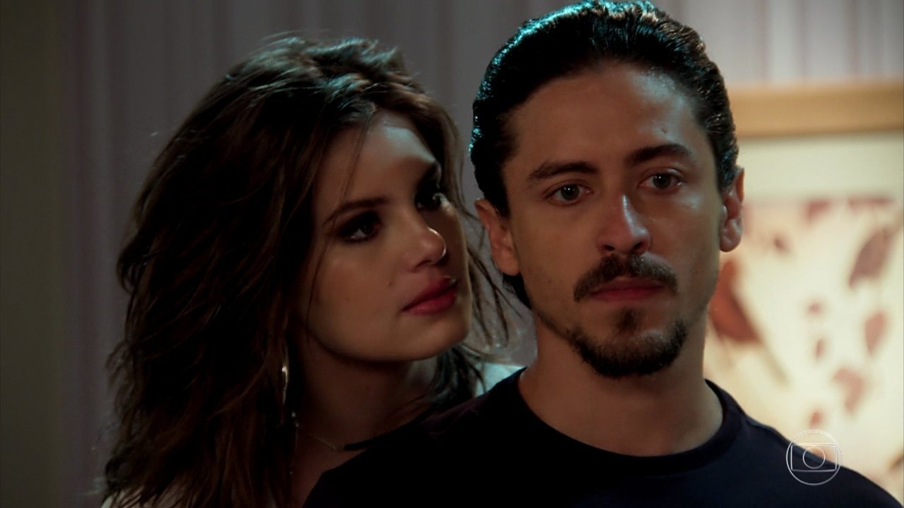 Vanessa (Camila Queiroz) e Jerônimo (Jesuíta Barbosa) em Verão 90