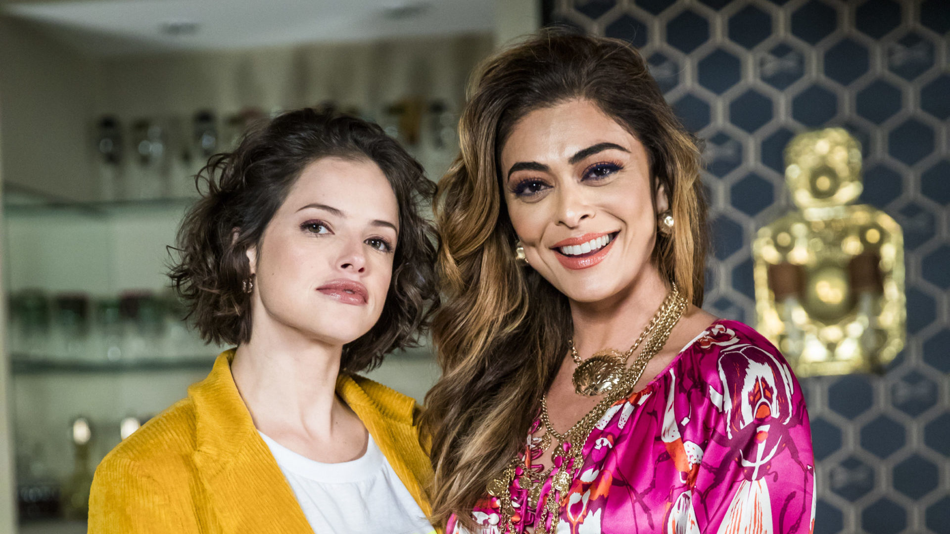 Maria da Paz (Juliana Paes) e Josiane (Agatha Moreira) em A Dona do Pedaço