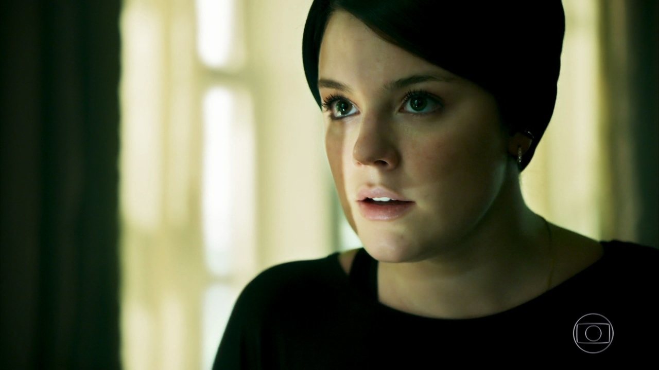 Alice Wegmann como Dalila em Órfãos da Terra