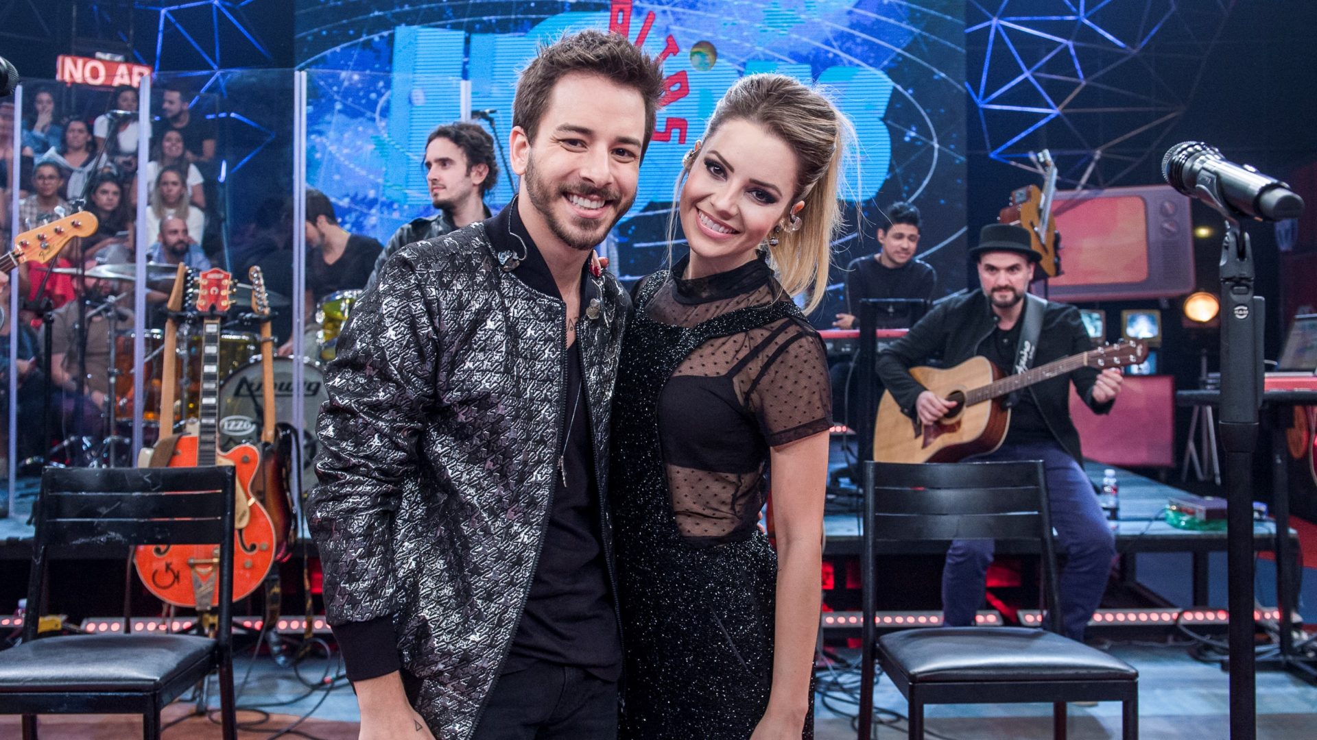 Sandy & Júnior no palco do programa Altas Horas