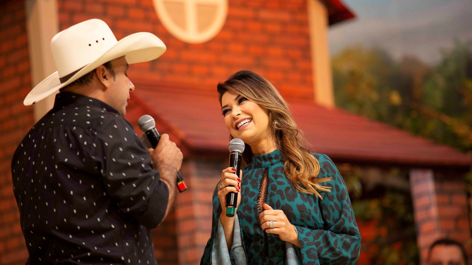 Amanda Françozo anuncia inscrições do Revelações Sertanejo 2019 no programa Terra da Padroeira