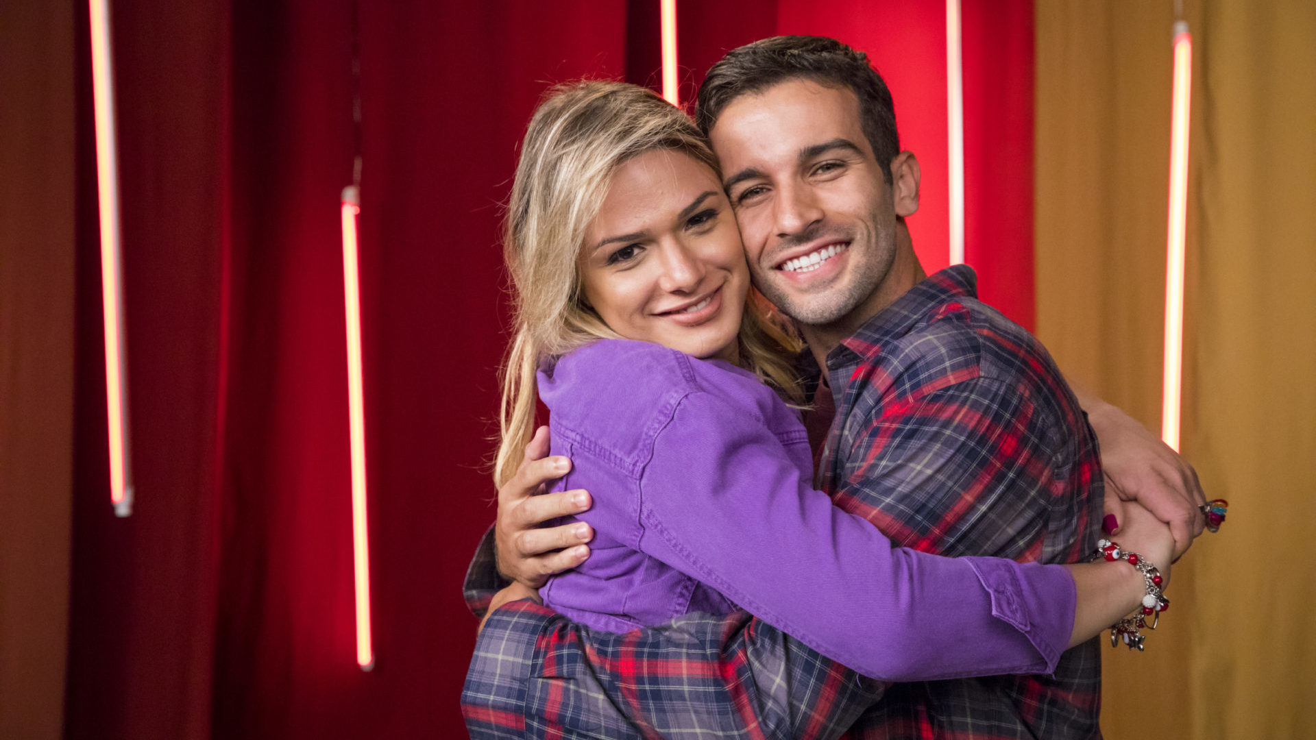 Britney (Glamour Garcia) e Zé Helio (Bruno Bevan) em A Dona do Pedaço