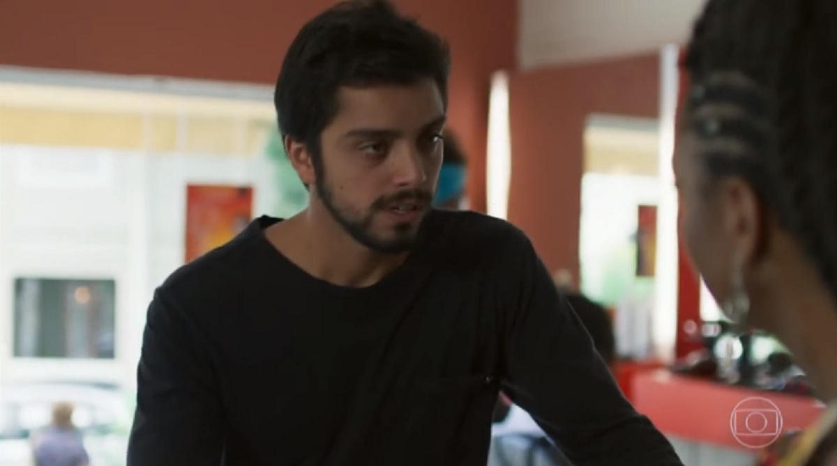 Bruno (Rodrigo Simas) e Marie (Eli Ferreira), de Órfãos da Terra