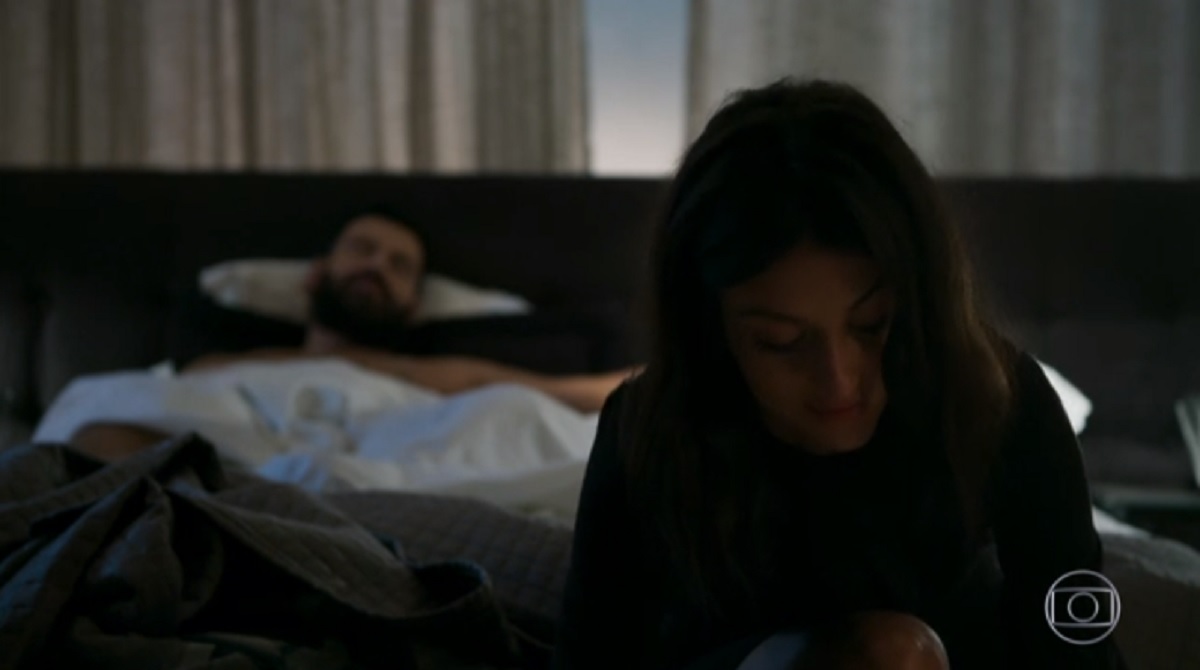 Camila (Anaju Dorigon) e Paul (Carmo Dalla Vecchia), de Órfãos da Terra