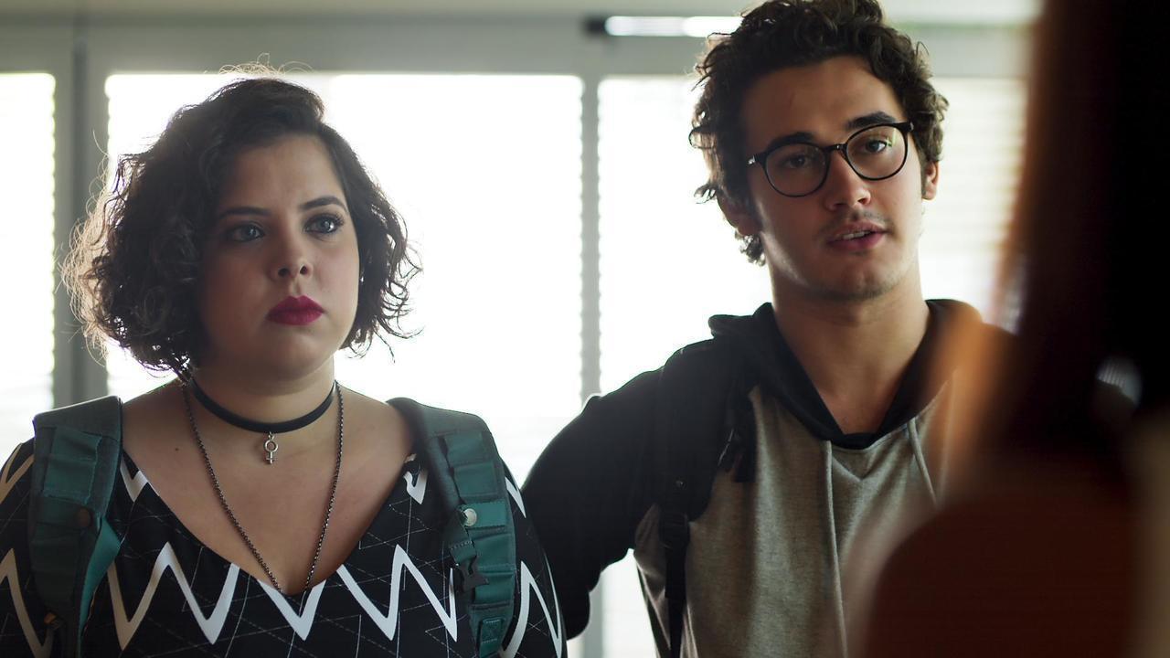 Cibele (Guilhermina Libanio) e Benjamin (Felipe Bragança) em Órfãos da Terra