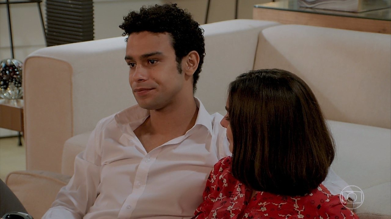 Diego (Sérgio Malheiros) e Larissa (Marina Moschen) em Verão 90
