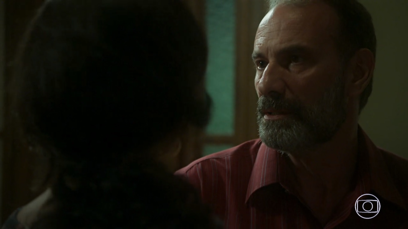 Elias (Marco Ricca) em Órfãos da Terra
