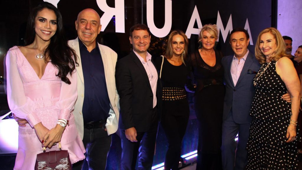 Apresentadora Daniela Albuquerque; presidente da RedeTV! Amilcare Dallevo; presidente da Azul José Mario Caprioli e sua esposa Caroline Caprioli; primeira-dama do estado de São Paulo Bia Doria; Amaury Jr. e sua esposa Celina Ferreira 