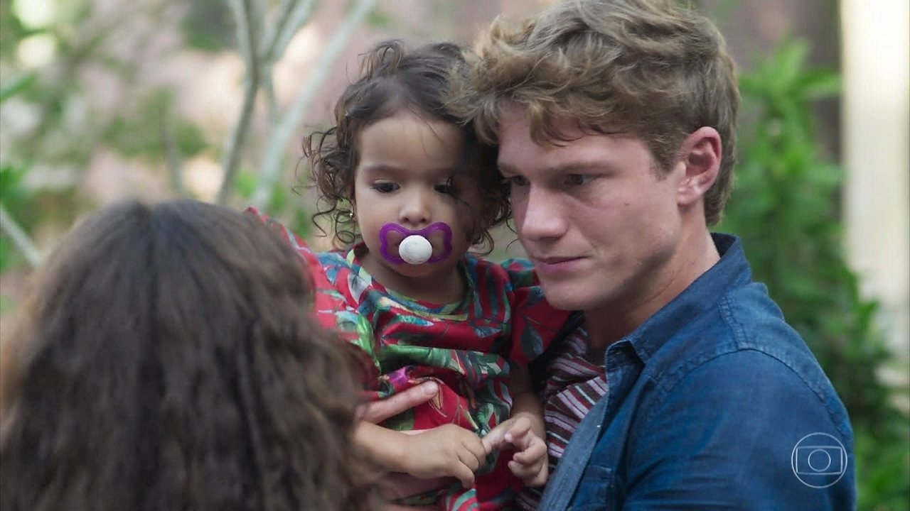 Filipe (Pedro Novaes) e Rita (Alanis Guillen) em Malhação