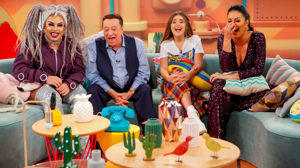 Gloria Groove, Raul Gil e Helen Ganzarolli no Programa da Maisa