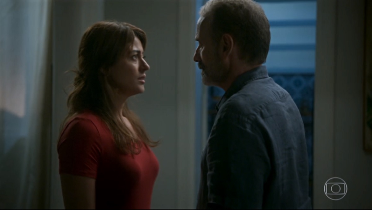 Helena (Carol Castro) e Elias (Marco Ricca), de Órfãos da Terra