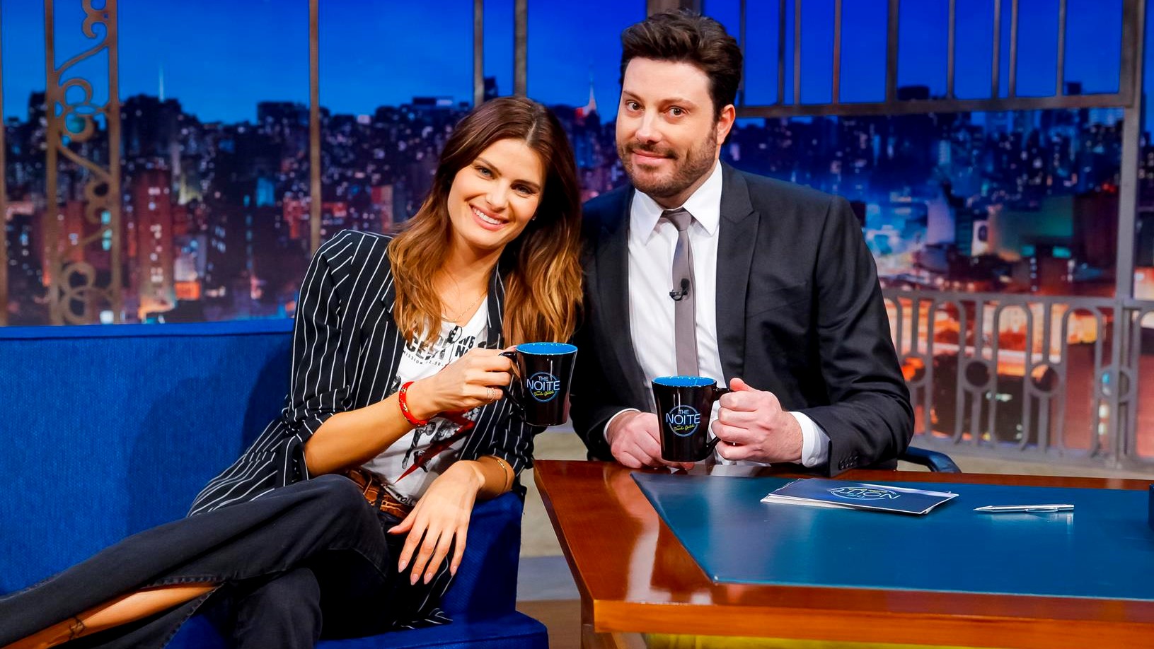 Isabeli Fontana no The Noite com Danilo Gentili