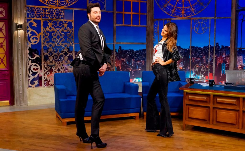 Isabeli Fontana no The Noite com Danilo Gentili