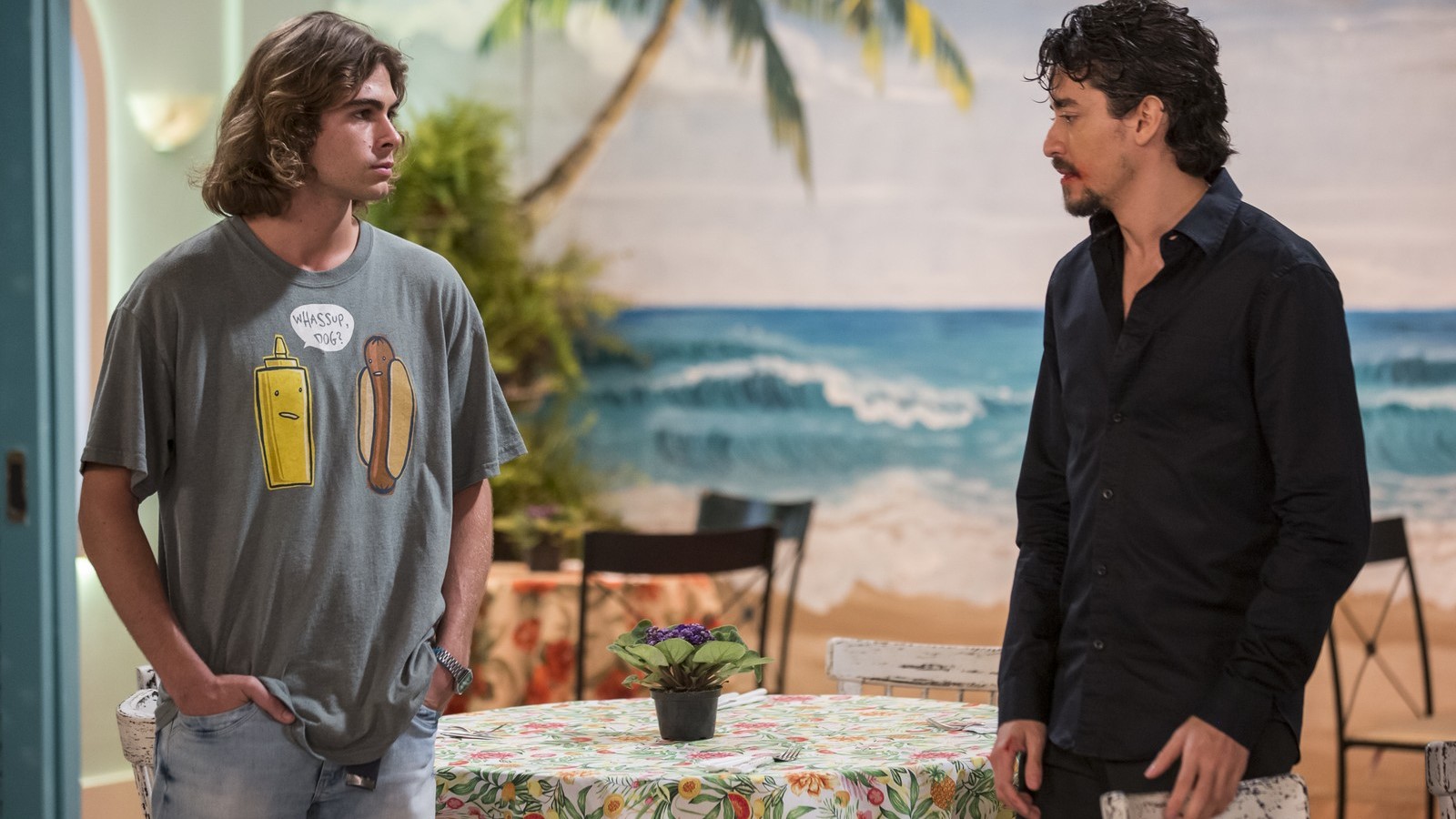 João e Jerônimo conversam na novela Verão 90