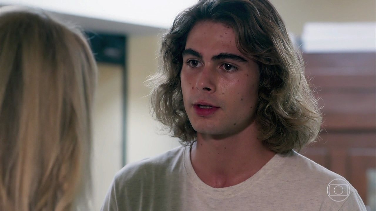 João (Rafael Vitti) e Manu (Isabelle Drummond) em Verão 90
