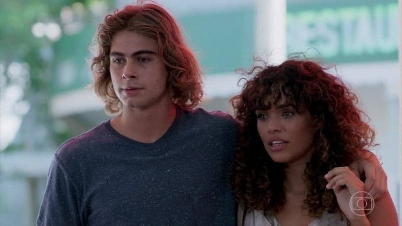 João (Rafael Vitti) e Moana (Giovana Cordeiro) em Verão 90