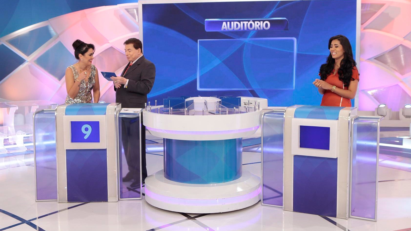 Milene Pavorô e Stefhany Absoluta no Jogo das 3 Pistas