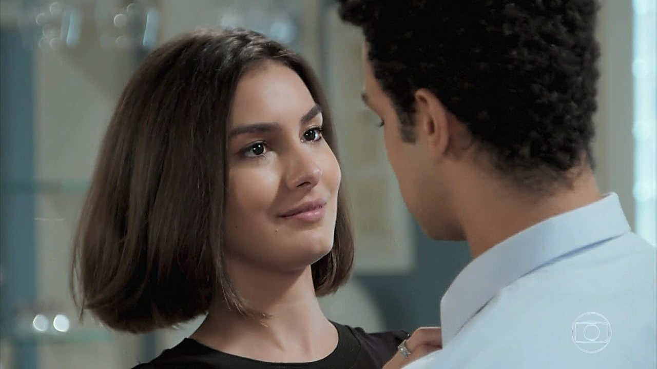 Larissa (Marina Moschen) e Diego (Sérgio Malheiros) em Verão 90