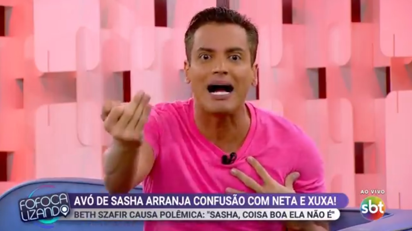 Leo Dias se revoltou no Fofocalizando e criticou o programa